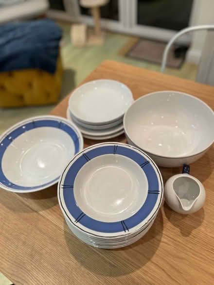 Photo of free Plates and bowls (Earlsfield SW18) #1