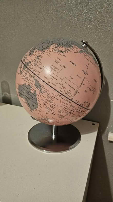 Photo of free Globe (Isle of dogs E14) #1