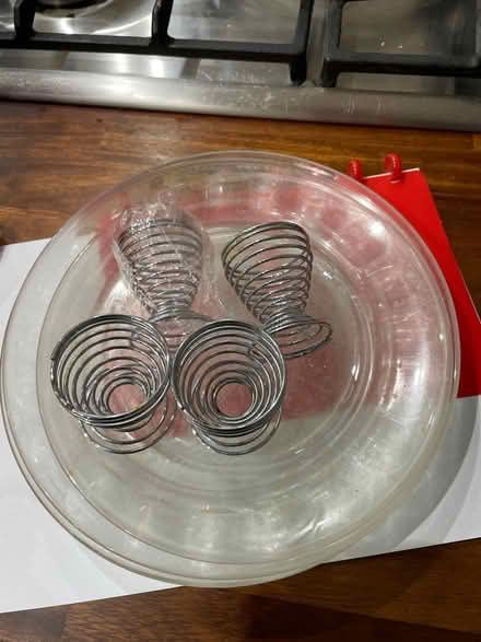 Photo of free 4 Pyrex plates and 4 egg cups (Leigh on sea SS9) #1