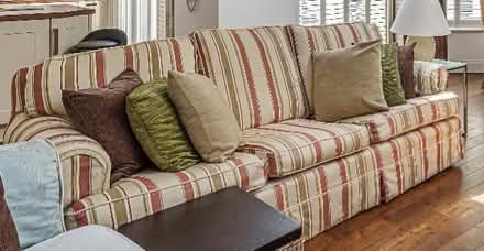 Photo of free 2 sofas - 2 & 3 seaters (Chelsfield BR6) #2