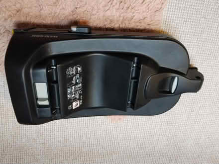 Photo of free Maxi Cosi Car Seat and Base (Caton LA2) #3