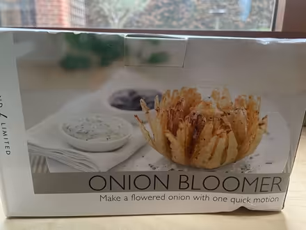 Photo of free Onion bloomer (Fareham PO14) #1