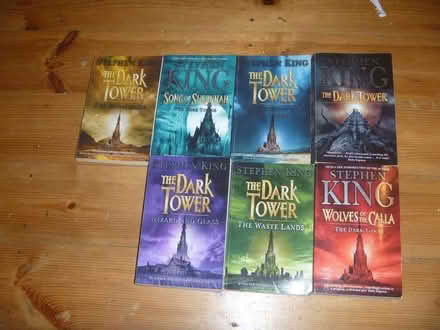 Photo of free Novels : Stephen King's Dark Tower sequence (Raymond's Hill EX13) #1