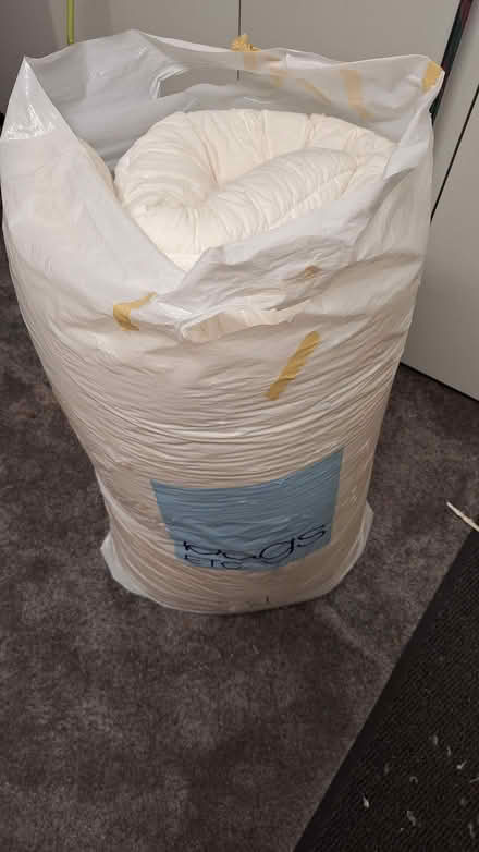 Photo of free 13.5 Tog Double Duvet (Horsell GU21) #1