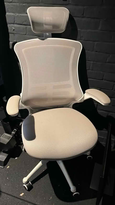 Photo of free mesh office chair white (MK45) #1