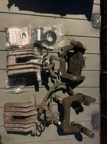 Photo of free VW Golf mk5 rear brake callipers and carriers (Broadheath WA14) #1