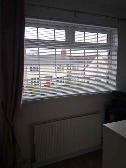 Photo of free 4 White Venetian Blind (Ely CF5) #3