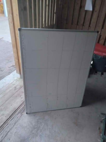 Photo of free White board (Neston CH64) #1