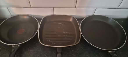 Photo of free A variety of sizes pots and frying pans with utensils. (Thornton Heath CR7) #2