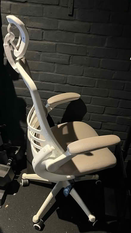 Photo of free mesh office chair white (MK45) #2