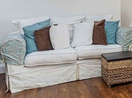 Photo of free 2 sofas - 2 & 3 seaters (Chelsfield BR6) #1