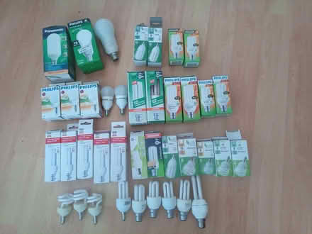 Photo of free energy saving lightbulbs (compact fluorescent bulbs) (Henlow SG16) #1