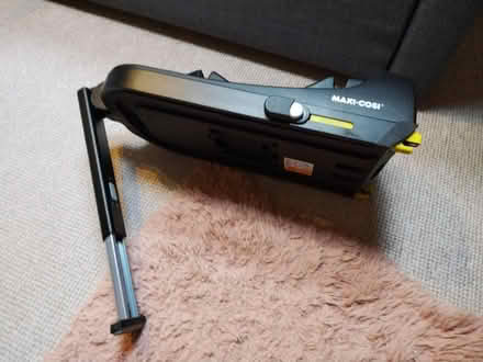 Photo of free Maxi Cosi Car Seat and Base (Caton LA2) #2