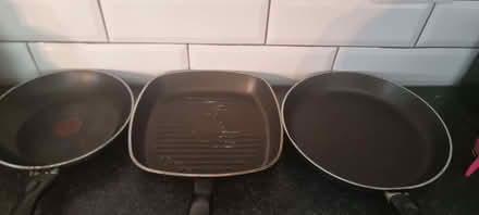 Photo of free A variety of sizes pots and frying pans with utensils. (Thornton Heath CR7) #1