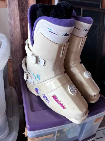 Photo of free Women’s/girls ski boots (La Selva Beach) #1