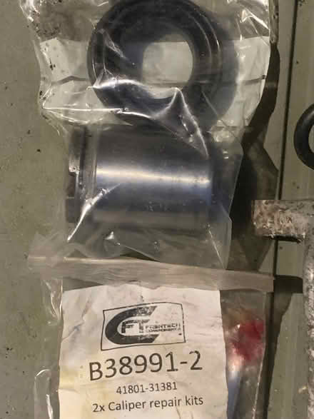 Photo of free VW Golf mk5 rear brake callipers and carriers (Broadheath WA14) #4