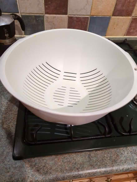 Photo of free Plastic colander (Matlock DE4) #1