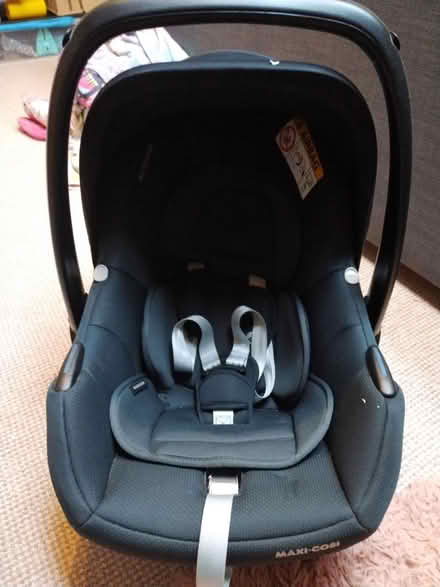 Photo of free Maxi Cosi Car Seat and Base (Caton LA2) #1