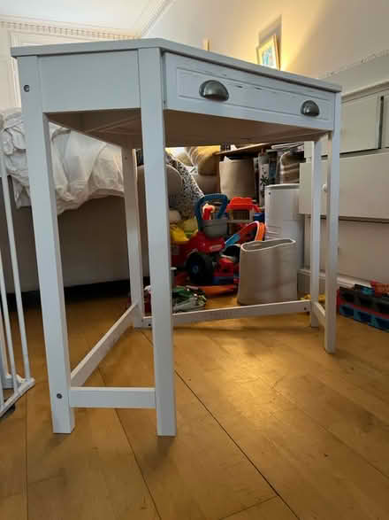 Photo of free Corner desk (Barnsbury, Islington) #2