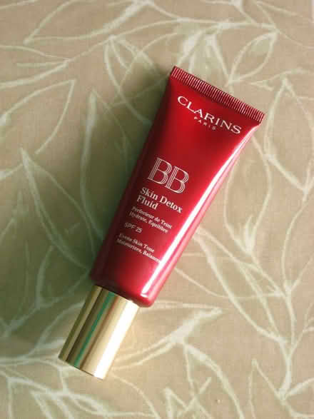 Photo of free Clarins Tinted SPF25 BB Skin Detox Fluid 00 Fair (East Lavant PO19) #1