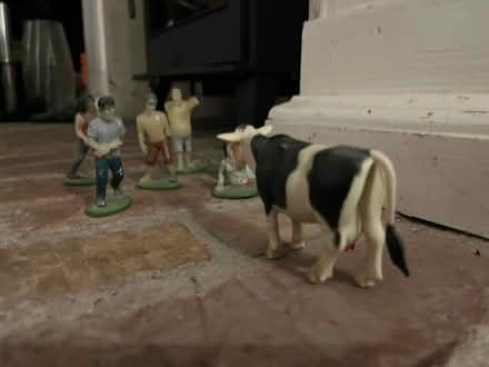 Photo of free Glow in the dark toy zombies + Cow (Le2) #3