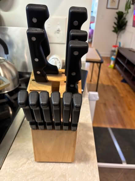 Photo of free Block of knives (Evanston (Green Bay & Emerson)) #1