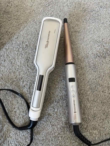 Photo of free Hair straightener & Curling Wand (Downtown Frederick) #1