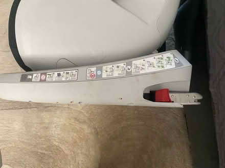 Photo of free Car Seat 0-15 kg (Heald Green SK8) #3