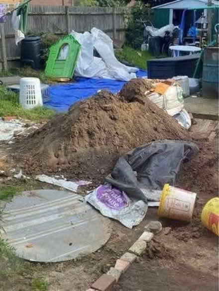 Photo of free Lots of soil take as much as u need (guildford GU1) #1