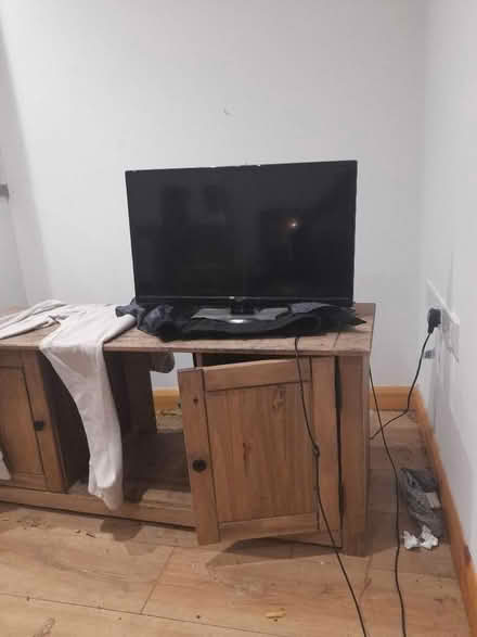 Photo of Fires stick or tivo n a Areial for the wall pls thank you al (Semilong) #1