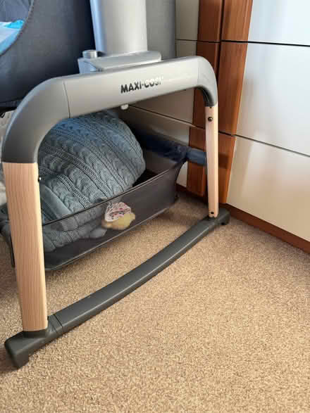 Photo of free Maxi cosi baby bassinet (Acton W3) #4