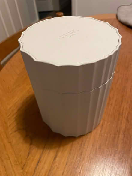 Photo of free White round tin with lid (L8) #1