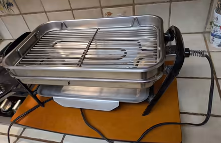 Photo of free Vintage Farberware indoor grill (Btwn DeAnza & Home Depot) #1