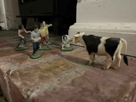 Photo of free Glow in the dark toy zombies + Cow (Le2) #1