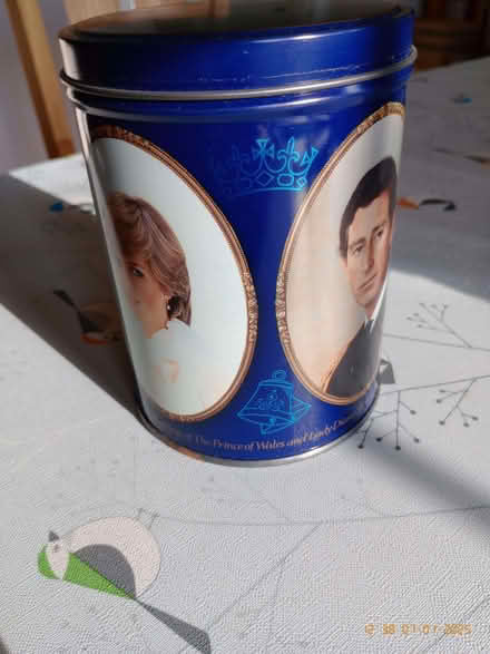 Photo of free Charles & Diana wedding souvenir tin (Sidley TN40) #1