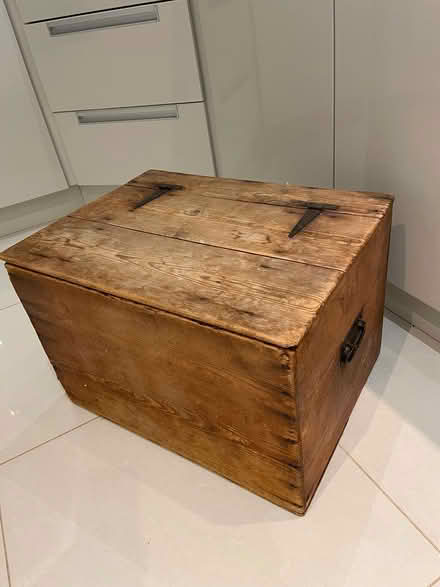 Photo of free Nice old wooden box (Farnham Common SL2) #1