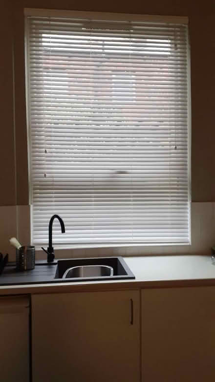 Photo of free White venetian blind (Audenshaw,M34) #1