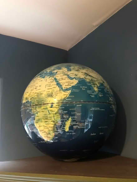 Photo of free Globe lampshade (Knuts) #1
