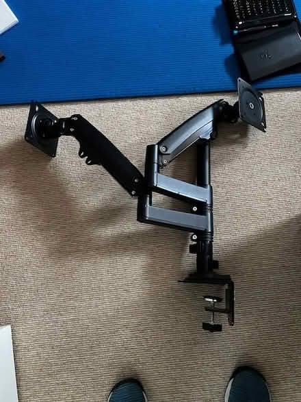 Photo of free Dual Monitor Arm (SW4) #1