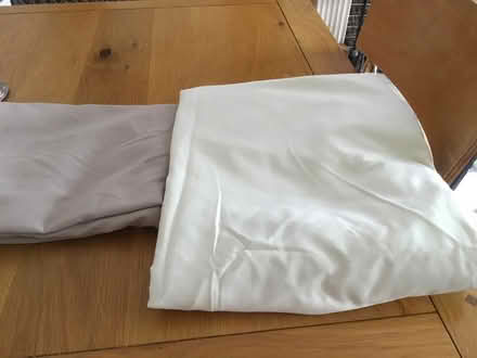 Photo of free Flat sheet and 2 pillow cases (TW14 bedfont) #1
