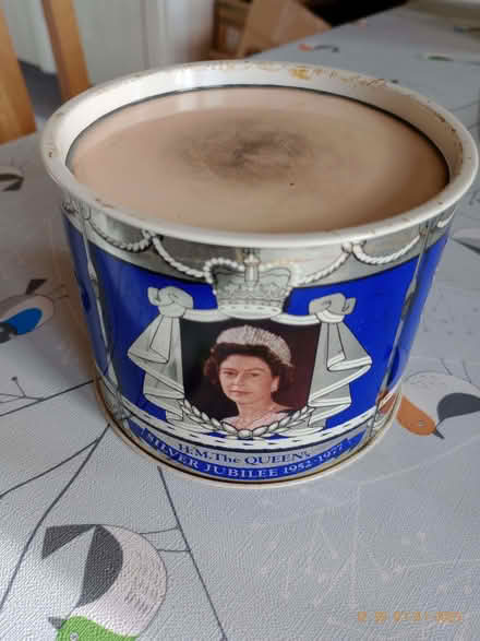 Photo of free Queen Elizabeth Silver Jubilee tin (Sidley TN40) #1