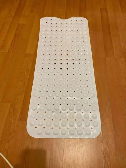 Photo of free Non-slip bath mat (Whinfield DL1) #1