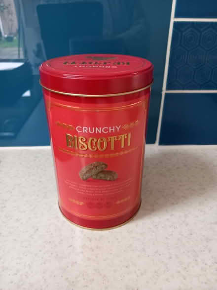 Photo of free Metal canister, decorative tin. (Woodley RG5) #1