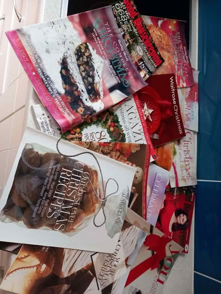 Photo of free Christmas magazines (Woodley RG5) #1