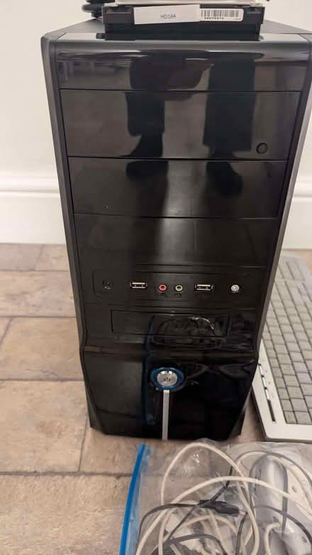 Photo of free Desktop computer & 24" Monitor (Penrith CA11) #2