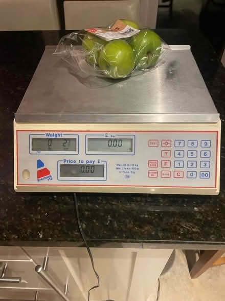 Photo of free Grocer’s scales (Bedford) #1