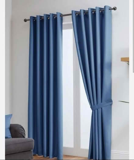 Photo of Curtains (S5) #1