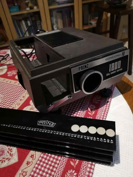 Photo of free Slide projector plus 'magazines' (Brincliffe Edge S7) #2