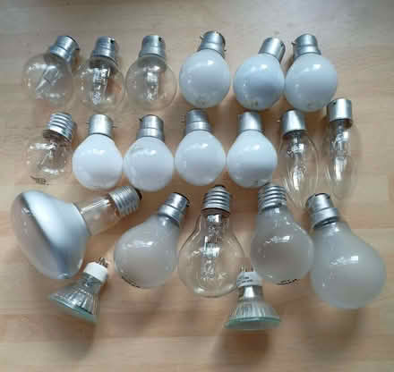 Photo of free Old style (incandescent) light bulbs (Chesham HP5) #1