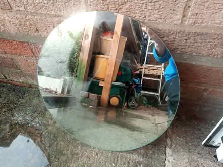 Photo of free plain circular mirror (Henlow SG16) #1
